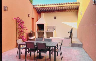Gîte pour 6 personnes, avec terrasse à Cébazan