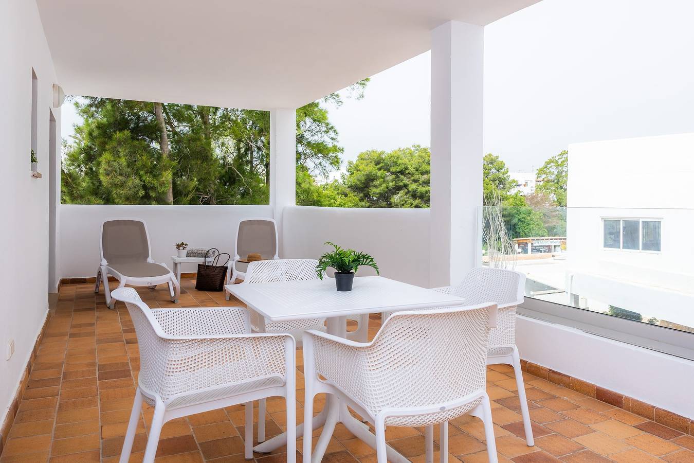 Apartamento entero, Apartamento 'White Suites' con piscina compartida, Wi-Fi y aire acondicionado in Cala d'Or, Santanyí