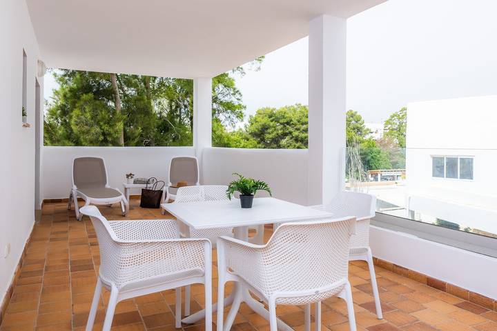 Apartamento inteiro, Apartamento 'White Suites' com Piscina Partilhada, Wi-Fi e Ar Condicionado in Cala d'Or, Santanyí