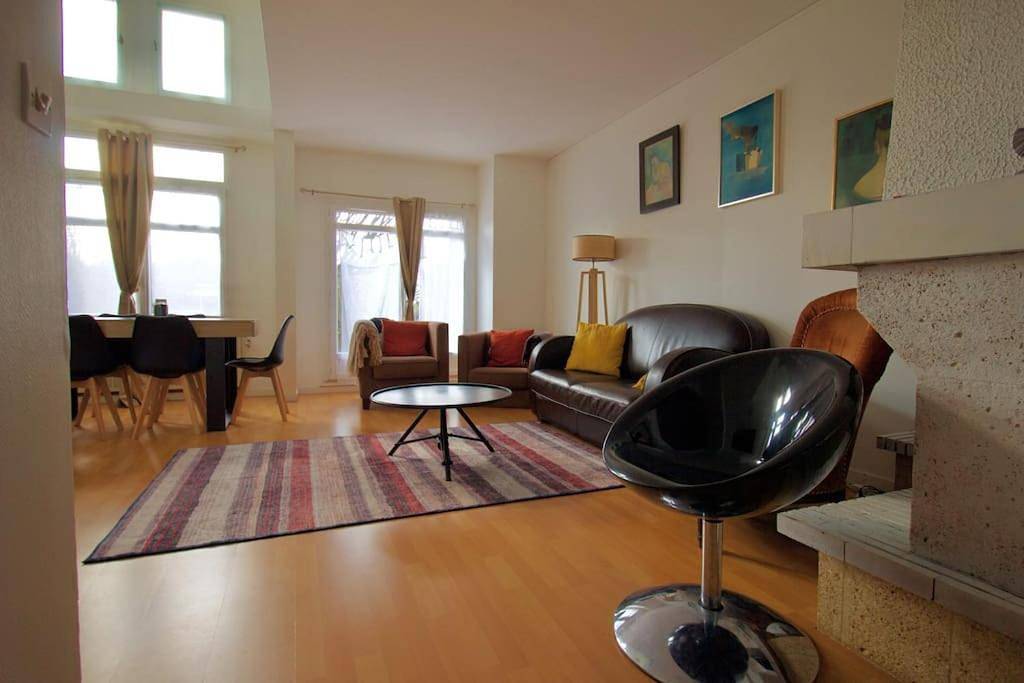 Appartement entier, Lakeside Apt 5Br 110m2 14 guests 15min Disney in Lognes, Seine-et-Marne