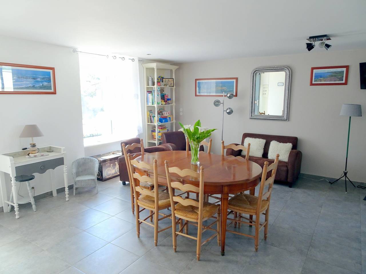 Maison en pierre à Bricqueville près plage in Bricqueville-sur-Mer, Région de Coutances
