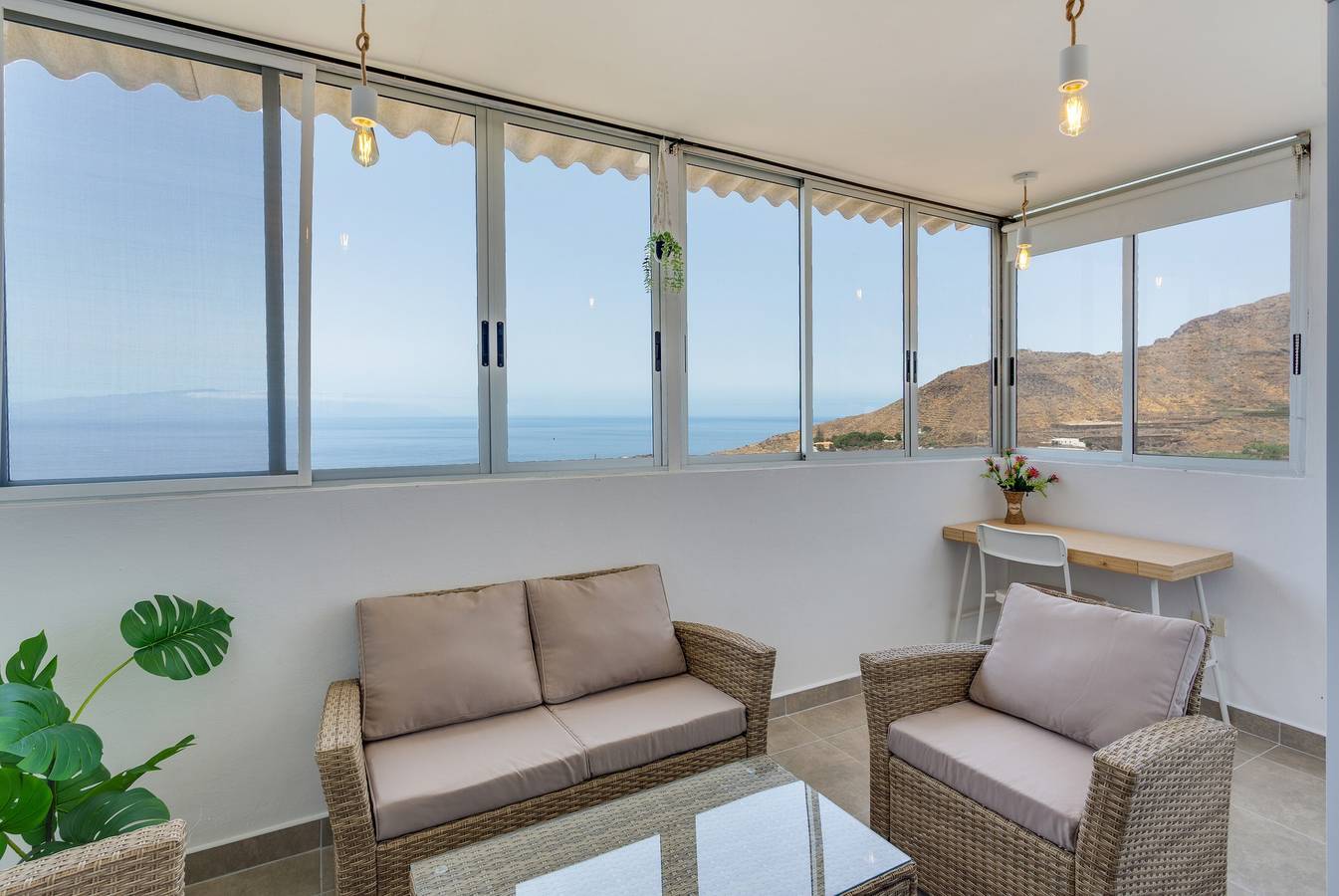 Ganze Wohnung, Ferienwohnung 'Golden Sunset' mit Meerblick, privater Terrasse und Wlan in Santiago del Teide, Teneriffa Süd