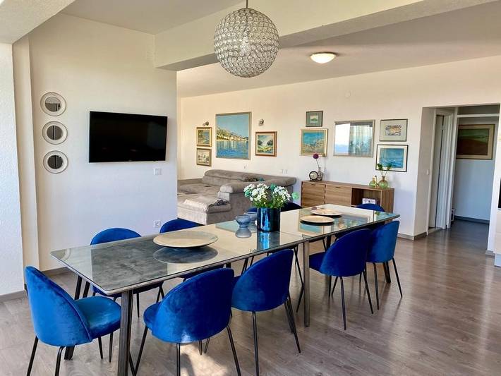 Villa für 14 Personen, mit Balkon/Terrasse und Pool sowie Balkon in Makarska