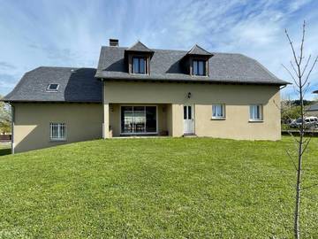 Gîte pour 10 personnes, avec jardin à Le Nayrac