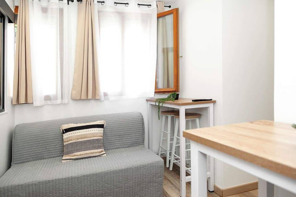 Entire apartment, Hoche A 23 - One Bedroom Apartment, Sleeps 4 in Le Pré-Saint-Gervais, Seine-Saint-Denis