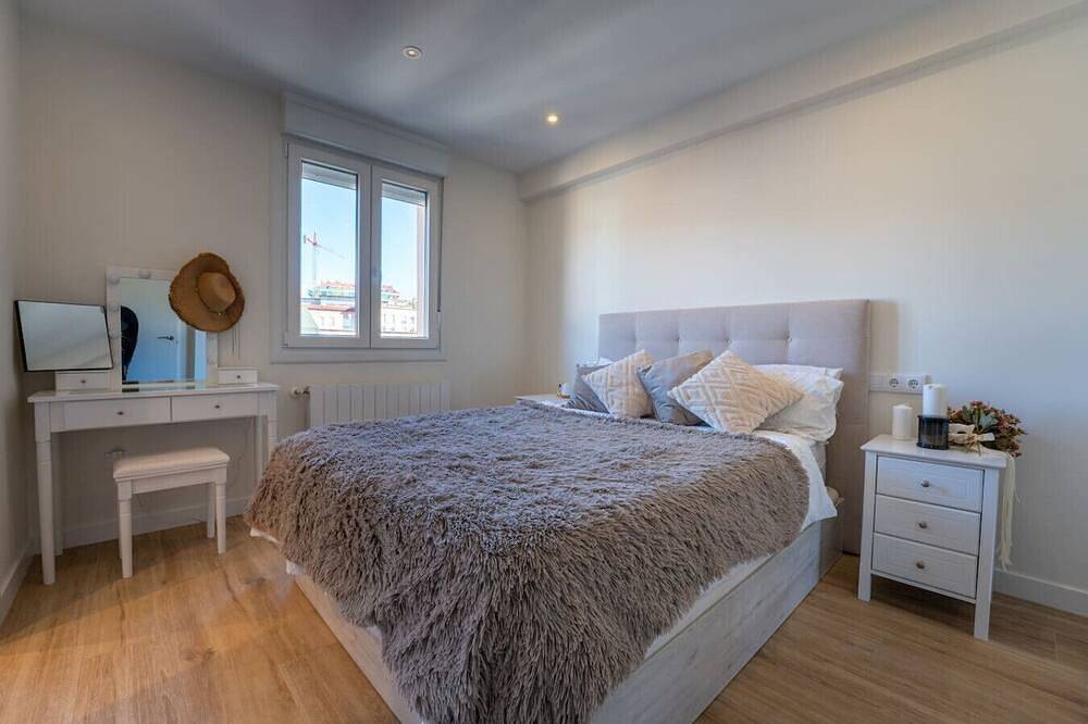 Apartamento entero, `Lujo Urbano: 2Habs. Sdr` in Santander, Costa de Cantabria