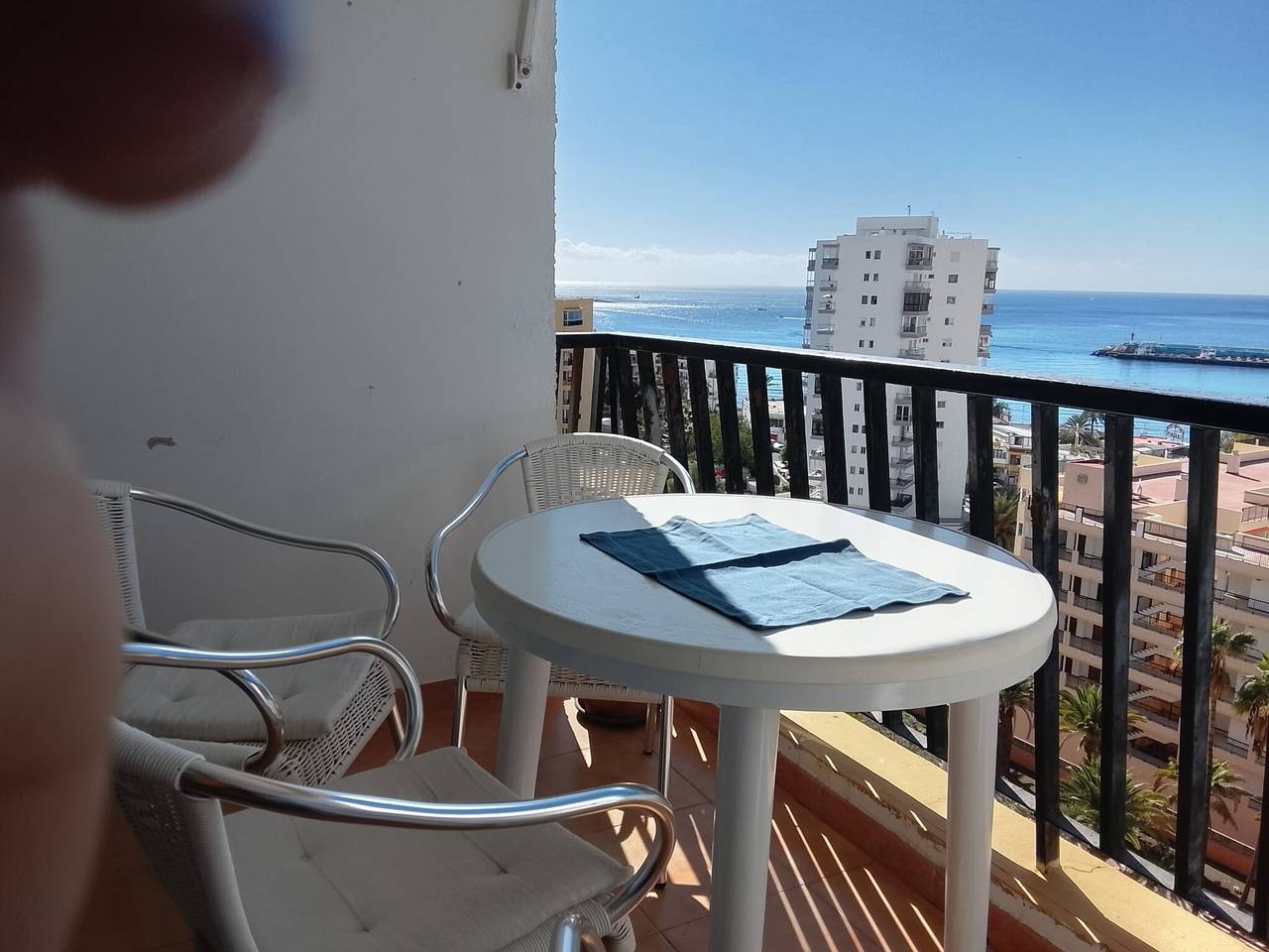 Entire apartment, 'Achacay Beach' Holiday Apartment with Sea View, Pool and Wi-Fi in Los Cristianos, Arona