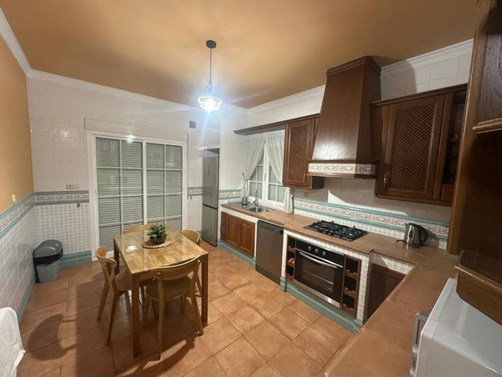 Location de vacances pour 11 personnes, avec vue ainsi que piscine et balcon à Baena - 2