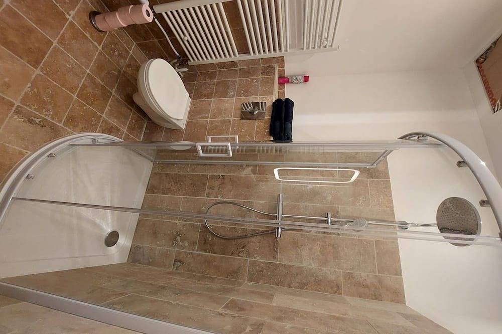 Entire apartment, Large Studio 4 persons Enclosed parking Fibre in Gardanne, Aix-en-Provence region