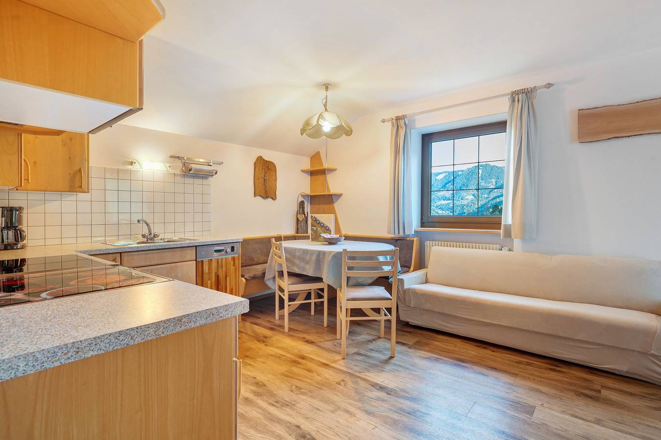 Ganze Wohnung, Ferienwohnung " Rosengarten" mit Gemeinschaftssauna- Balkon & Bergblick und Wlan in Steinegg (Karneid), Karneid