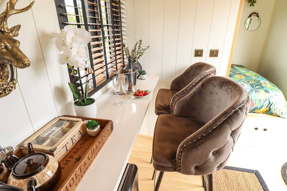 Limetree Luxury Glamping Portland, romantic in Nottingham in Sherwood Forest, Nottinghamshire