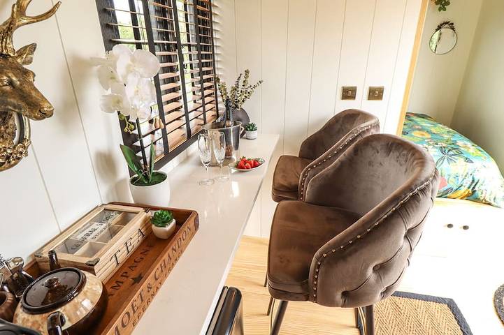 Limetree Luxury Glamping Portland, romantic in Nottingham in Sherwood Forest, Nottinghamshire