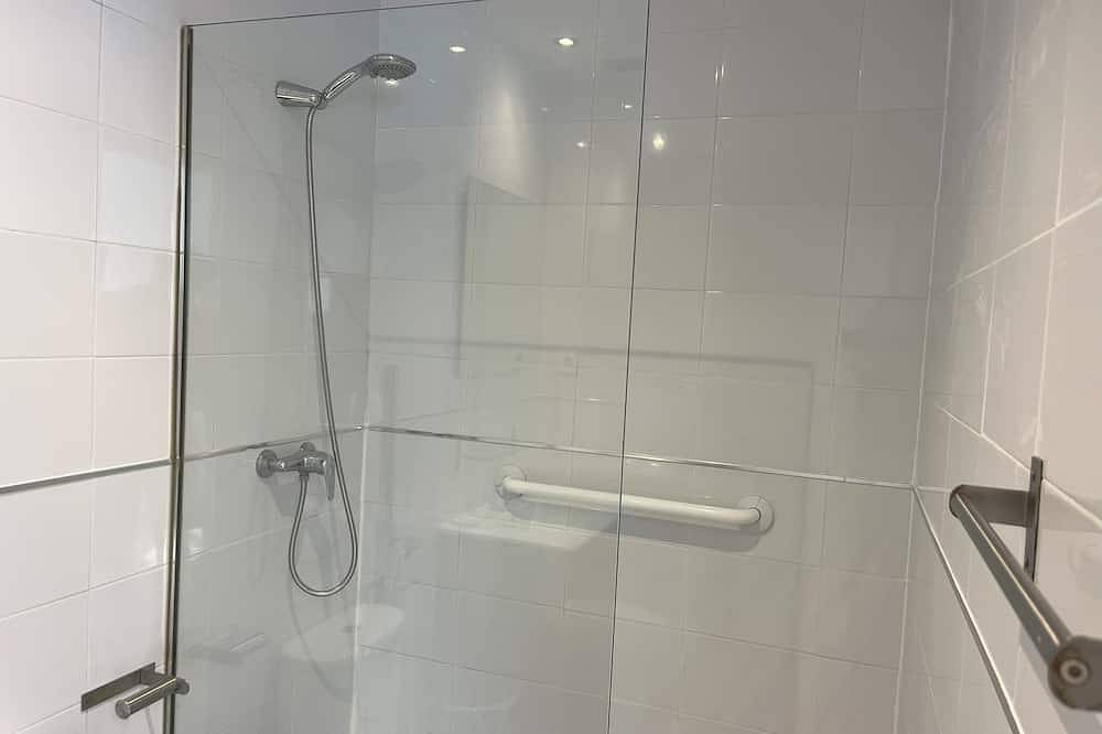 Apartamento entero, Apartamento con piscina privada y amplios jardines en Mogro. Playa. in Mogro, Miengo