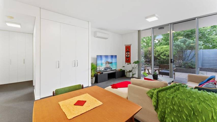Holiday letting for 3 people, with pool in Canberra