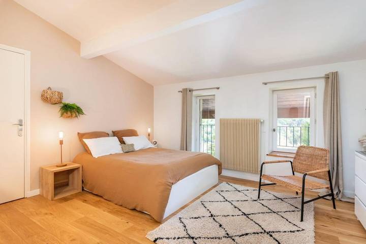 Location de vacances pour 9 personnes, avec piscine et jardin à Saint-Didier-au-Mont-d'Or - 4