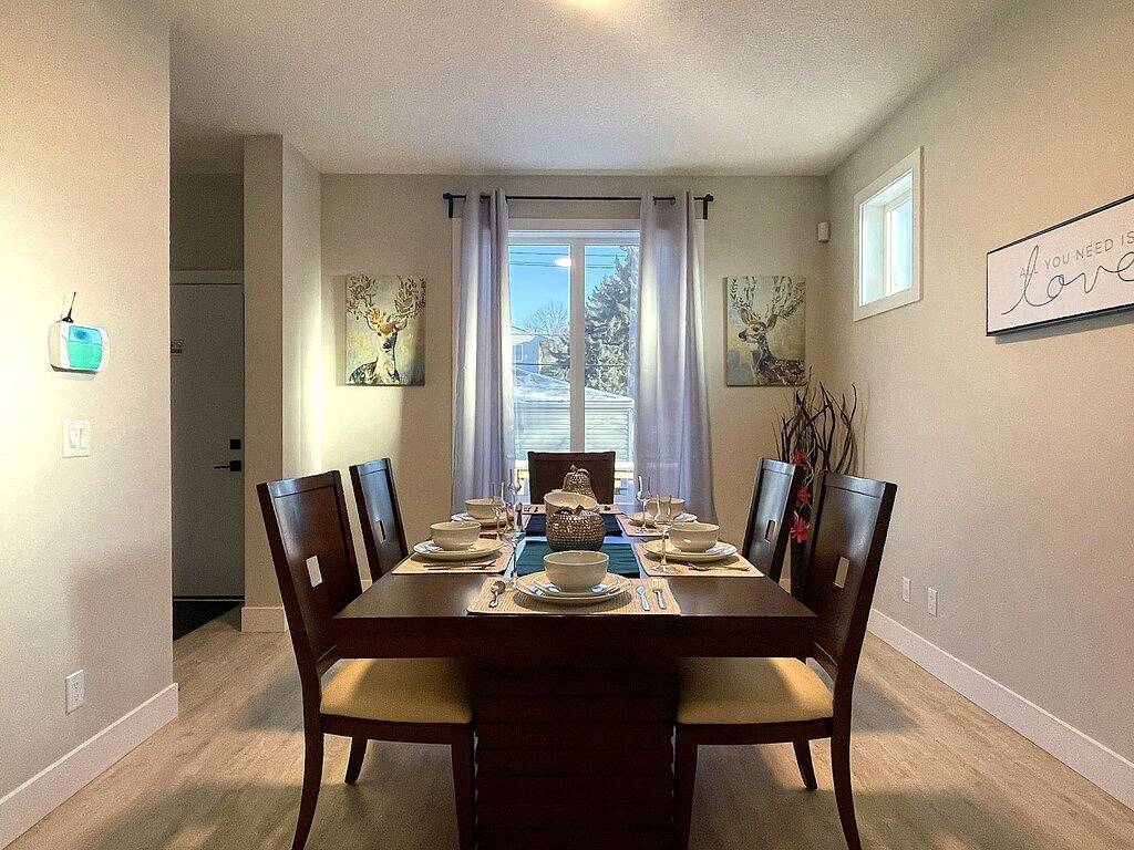 Huge 1700+ sqft Luxury Home Dt Parking + Fast Wifi in Edmonton, Alberta