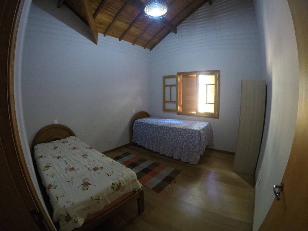 Charming Chalet-1,5 km Zentrum, 3 Schlafzimmer, 10 Personen
Spektakuläre Aussicht auf die Berge! in Monte Verde, Minas Gerais
