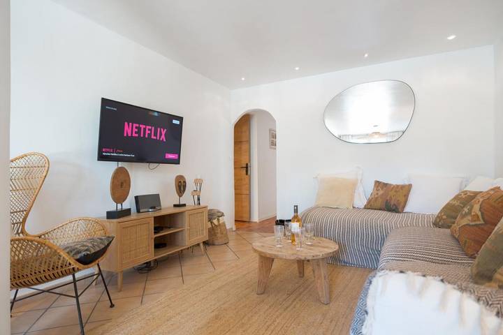 Location de vacances pour 6 personnes, avec piscine ainsi que jardin et vue dans Office de Tourisme du Beausset - 3