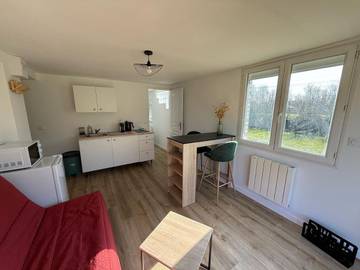Gîte pour 4 personnes, avec jardin à Corné