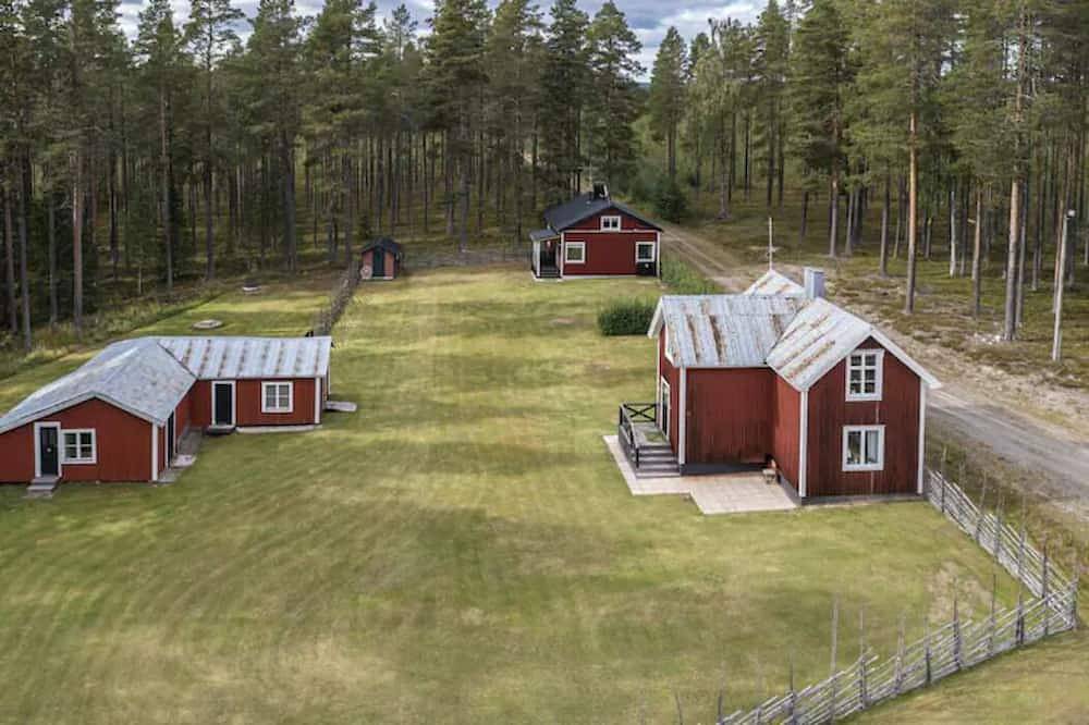 Två hus på ett vackert läge in Västerbotten