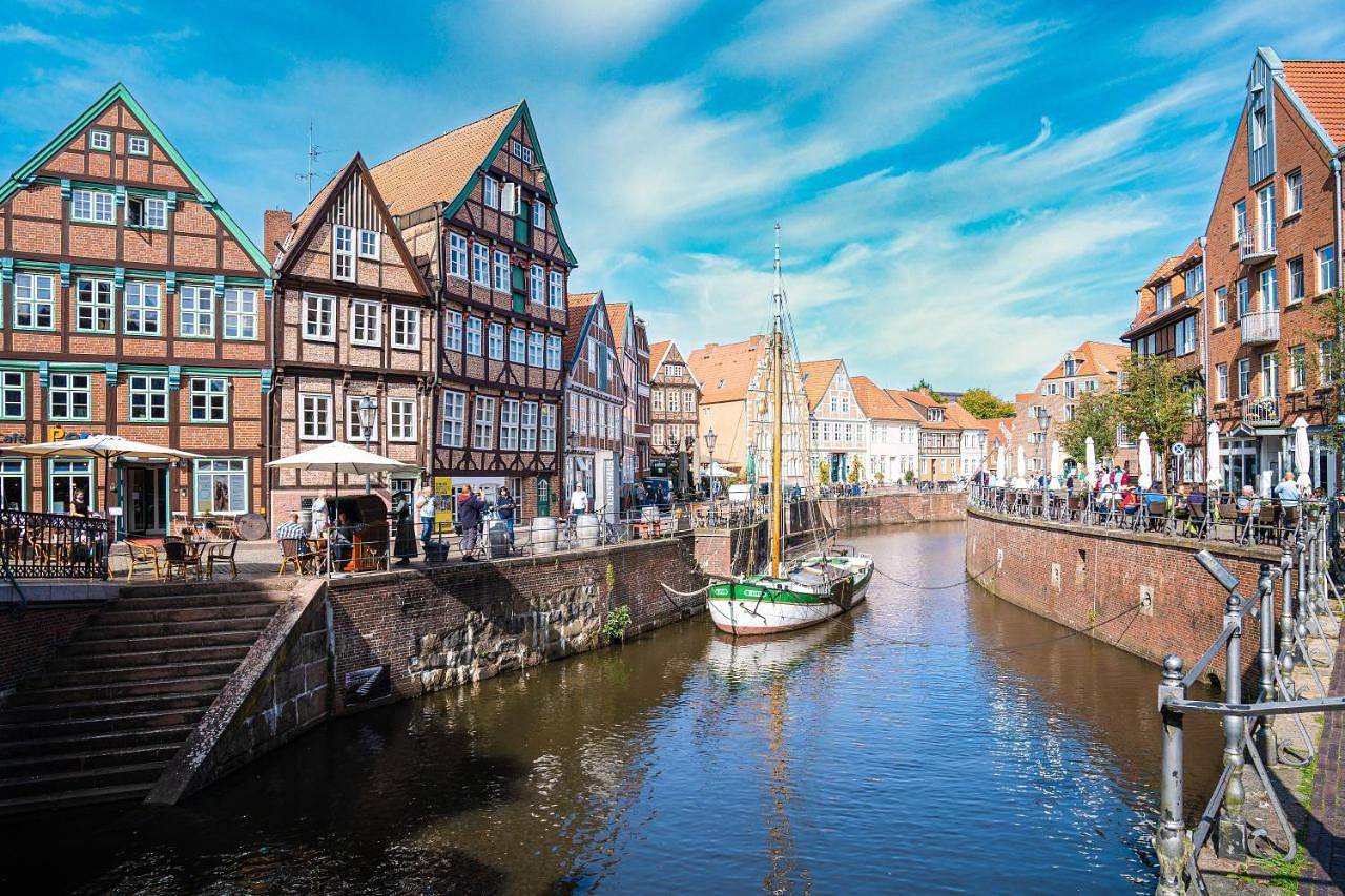 Schute "Kunstkudder" im Hansehafen in Stade, Cuxland