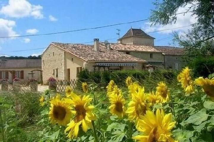Gîte pour 20 personnes, avec jardin et jacuzzi
