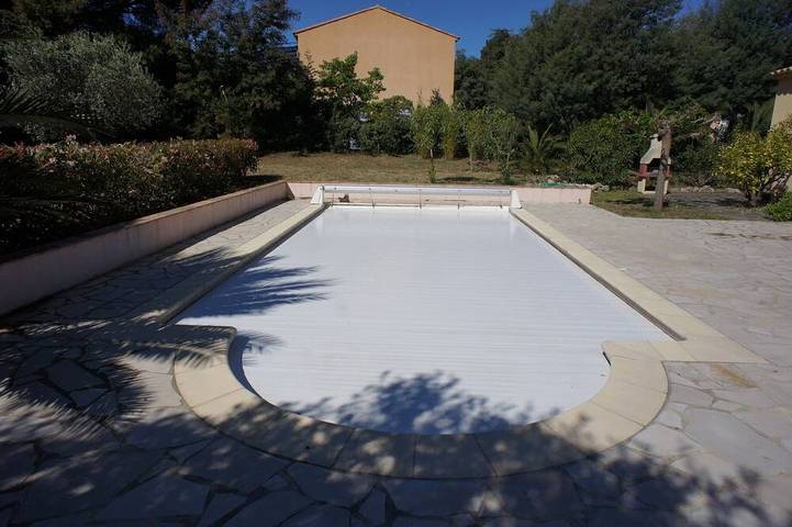 Maison familiale avec piscine privée, jardin clôturé, à 500 mètres de la plage. in La Croix-Valmer, Parc national de Port-Cros