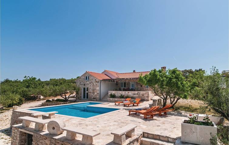 Gemütliche Ferienwohnung mit 2 Schlafzimmern, Pool, 700 m zum Strand und Parkplatz in Postira, Brac