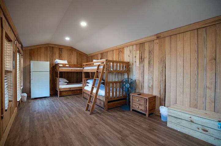 Vacation house for 12 people, with terrace in Lake Martin