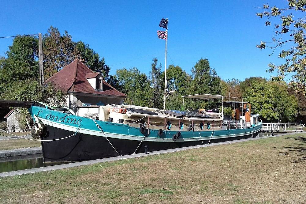 Experience A Bord D'une Peniche Centenaire in Plombières-lès-Dijon, Dijon region