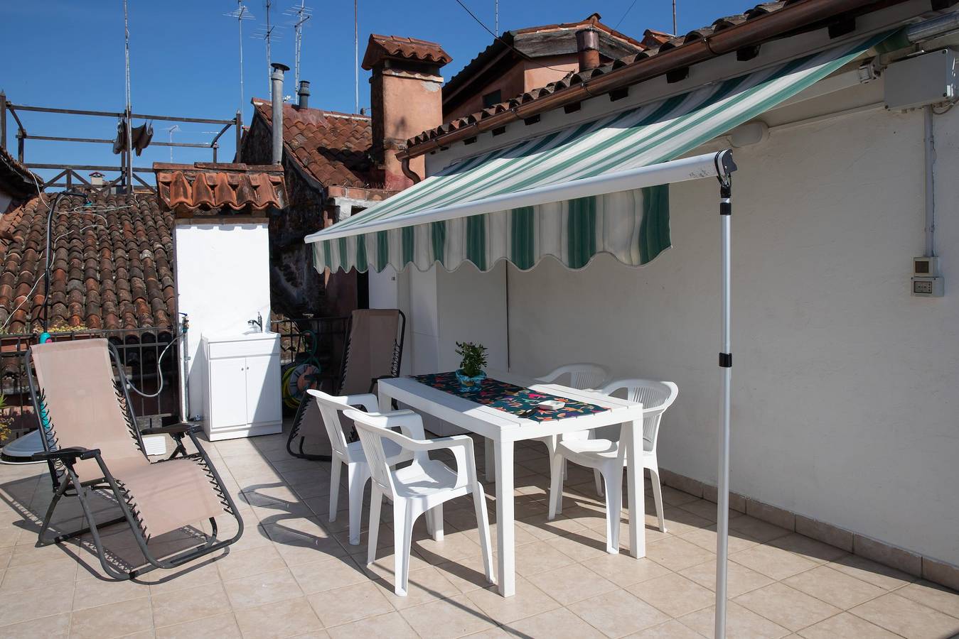 Całe studio, Studio Apartment "Casa Loredana" with Private Terrace & Wi-Fi in Wenecja, Laguna di Venezia