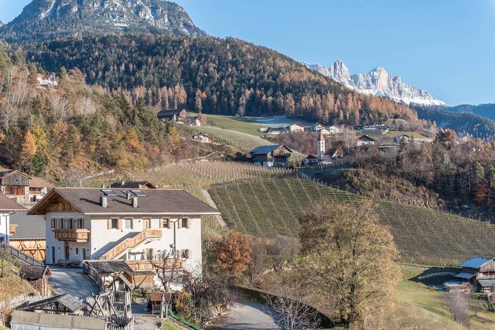 Hel lägenhet, Apartment "Guntschöllerhof Hochwart" with Mountain View, Wi-Fi, Balcony & Garden in Aica di Sopra, Völs am Schlern