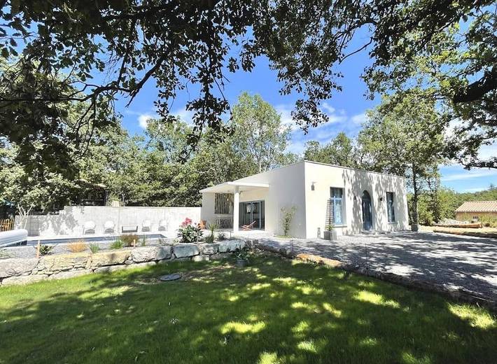 Casa de vacaciones para 6 personas, con vistas además de jardín y piscina - 1
