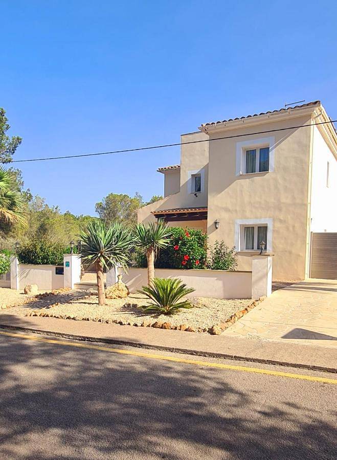 Chalet para 8 personas, con jardín además de vistas y piscina - 1