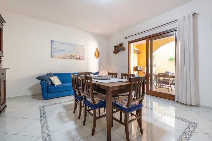 Casa Celeste: piscina compartida, terraza privada y aire acondicionado in Crabonaxa/Villasimius, Villasimius