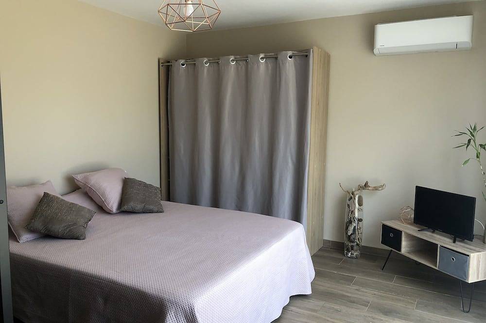 Charming little air-conditioned villa with large garden and parking. in Corte, Parc naturel régional de Corse