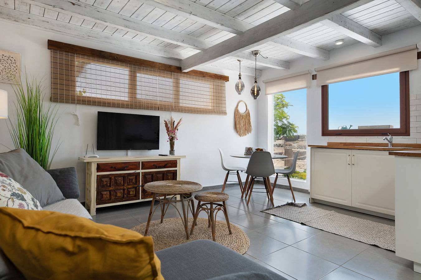 Appartement entier, Appartement « Romero » avec vue mer, jardin, terrasse et Wi-Fi in Arrecife, Lanzarote