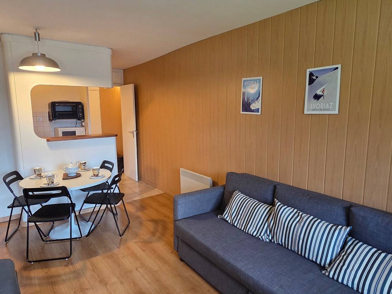 Entire apartment, 4-person Apt, ski-in/ski-out, Wifi, balcony, near Village des Enfants in Morzine, Les Portes du Soleil