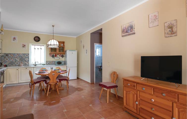 Reizende 2-Zimmer-Wohnung mit Pool, in der Nähe der Küste und des Stadtzentrums in Krnica, Marčana