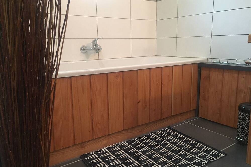 Chalet de caractère,2*, avec piscine 6  à 10 personnes . 3 nuits min.hors saison in Sainte-Eulalie-d'Ans, Périgord Blanc