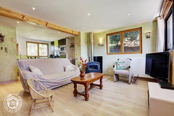 Gîte pour 4 personnes, avec Terrasse et Jardin dans La Féclaz