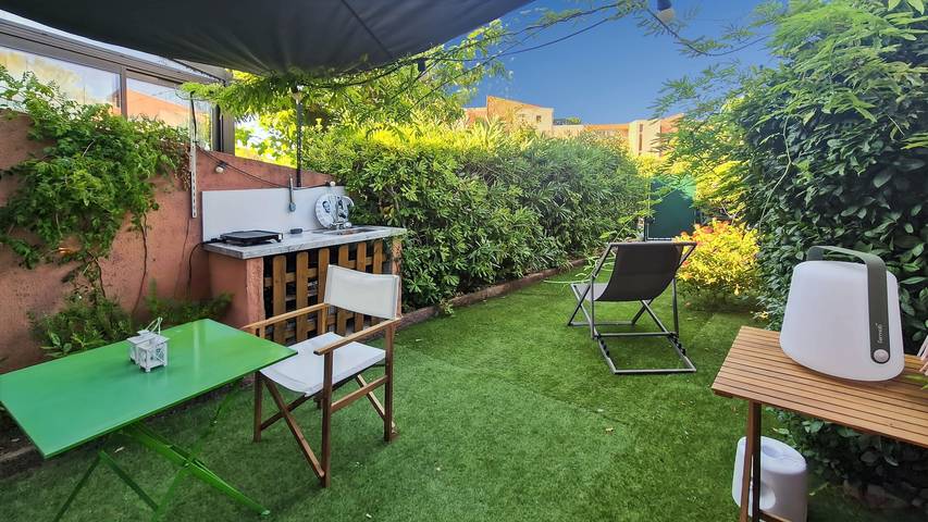 Apartamento entero, Apartamento 'La Perle De L'Argentière' con terraza privada, Wi-Fi y aire acondicionado in La Londe-les-Maures, Parque nacional Port-Cros