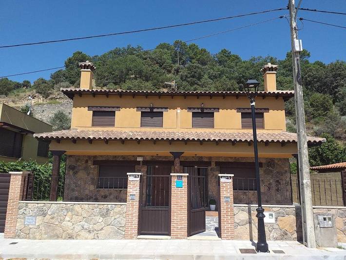 Apartamento para 11 personas, con Balcón y Terraza además de Jardín y Vistas al lago en Candeleda