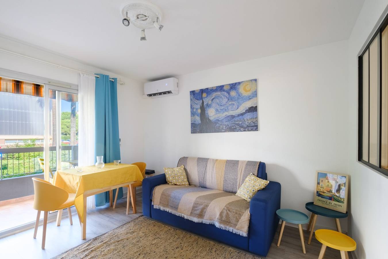 Appartement entier, Appartement 'Cros De Cagnes - Det001' avec balcon, Wi-Fi et climatisation in Cagnes-sur-Mer, Côte méditerranéenne (France)