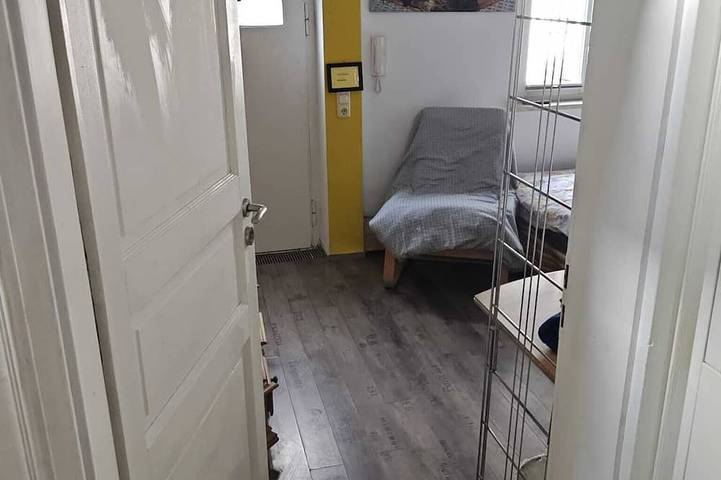 Ganze Wohnung, 2 ruhige Zimmer, Eg+Og im Herzen Starnbergs, mit Doppelbett, Gästebad u. Garten in Starnberg, Starnberger See