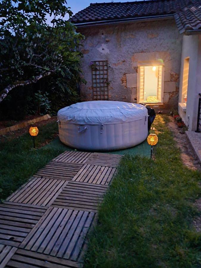 Au doux rêve gite avec piscine et spa privés in Corgnac-sur-l'Isle, Périgord Vert