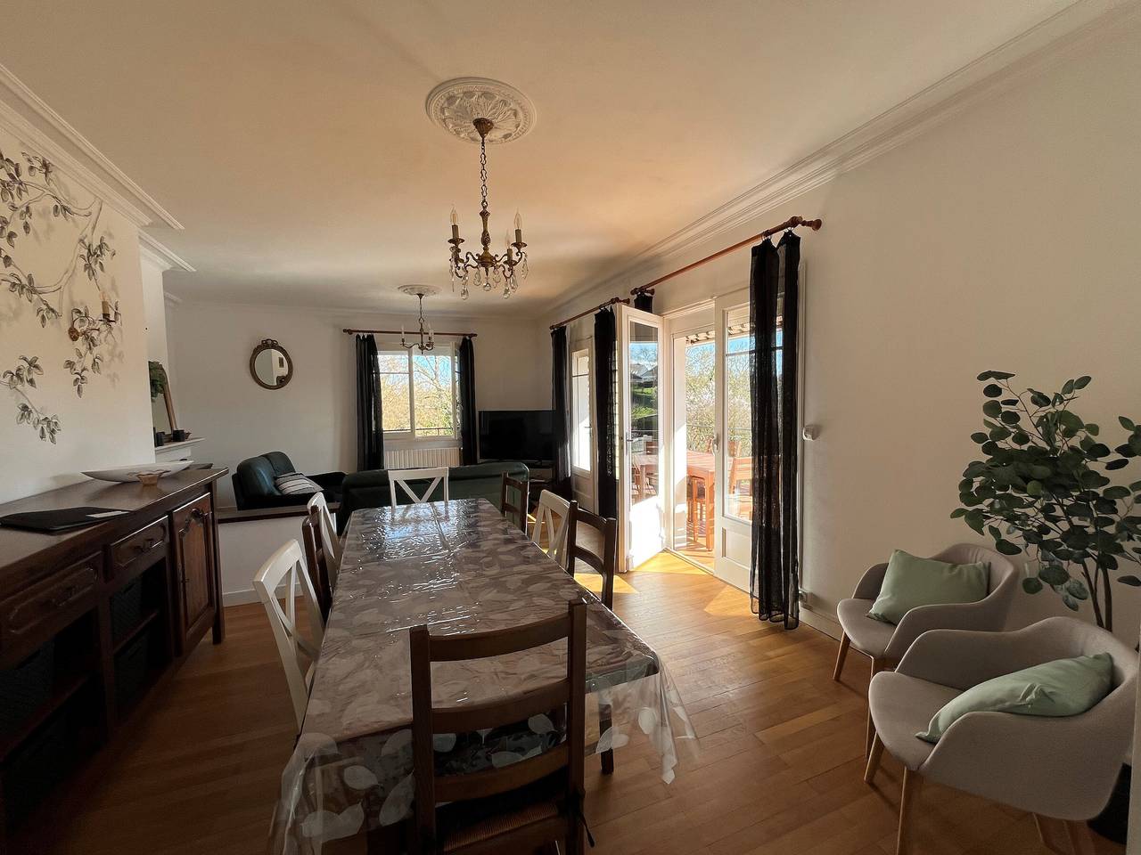 Appartement entier, Appartement T3 centre-ville avec jardin et climatisation in La Roche-Posay, Vienne (France)