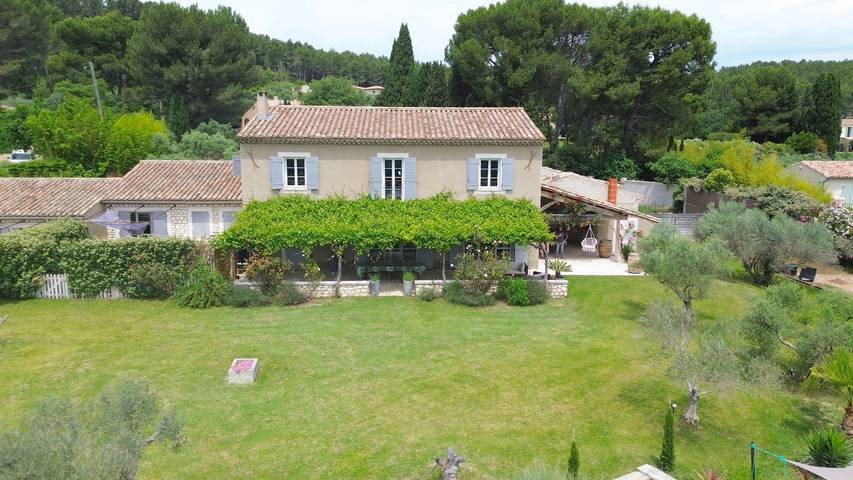 Location de vacances pour 9 personnes, avec terrasse et jardin à Noves - 2