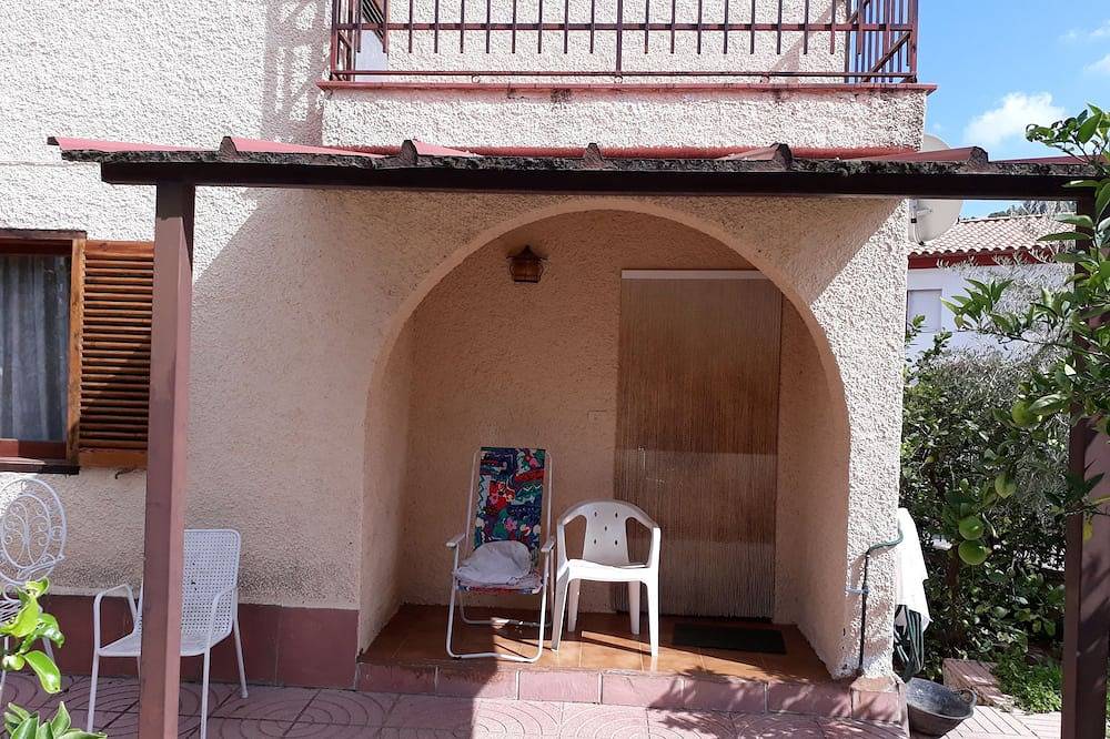Villa ajardinada a medio camino entre el mar y la alta montaña in Argelita, Provincia de Castellón