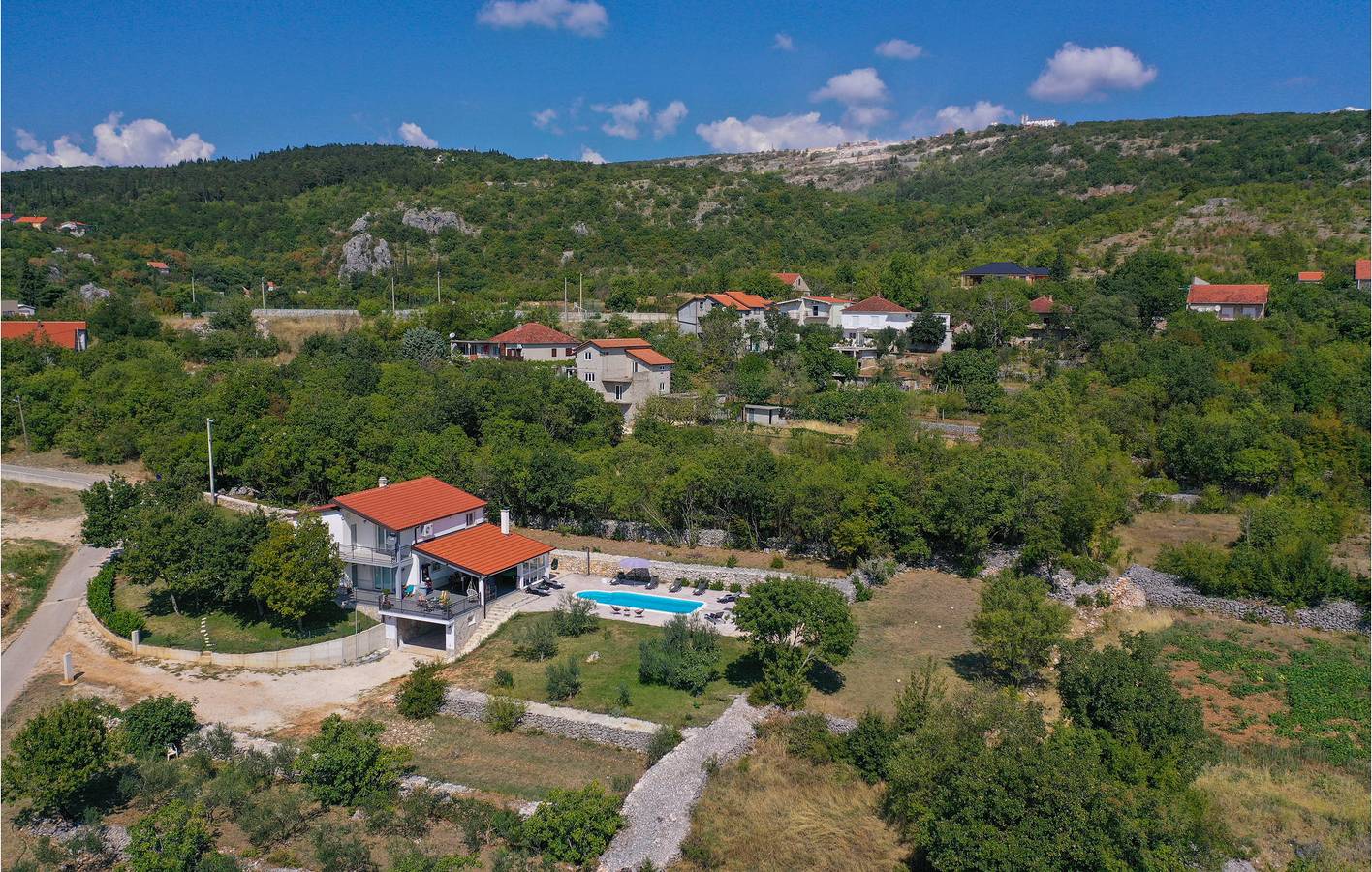 Charmantes Apartment mit Pool und Terrasse in der Nähe von Imotski und dem Modro Jezero in Imotski, Makarska Riviera